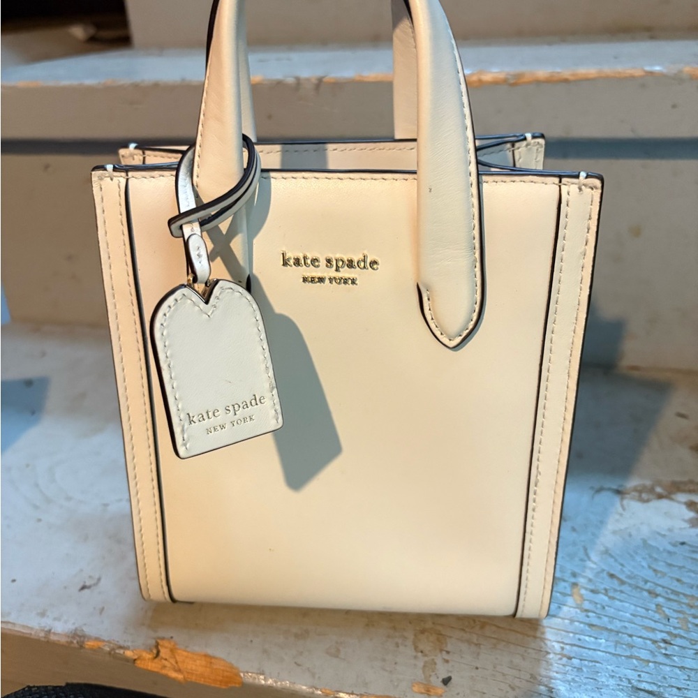 Kate Spade White Mini Bag with Elegant Design